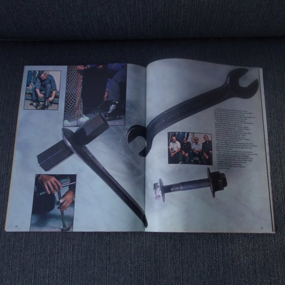 GOAL Magazine Wednesday December 17 1975 Minnesota North Stars vs Atlanta Flames - Picture 12 of 13